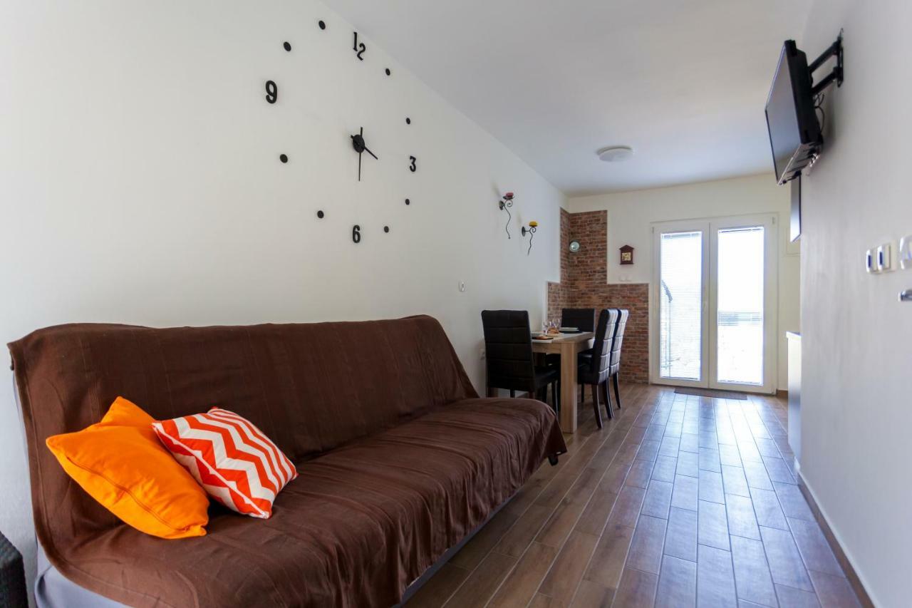 Apartment Hasanec By El-Pi Tours นยีวีเซ ภายนอก รูปภาพ