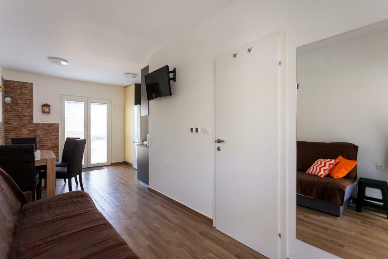 Apartment Hasanec By El-Pi Tours นยีวีเซ ภายนอก รูปภาพ