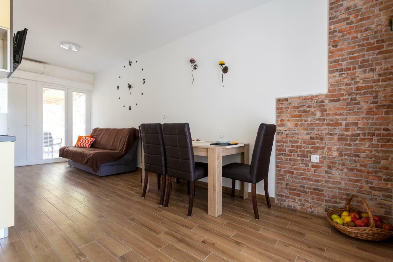 Apartment Hasanec By El-Pi Tours นยีวีเซ ภายนอก รูปภาพ