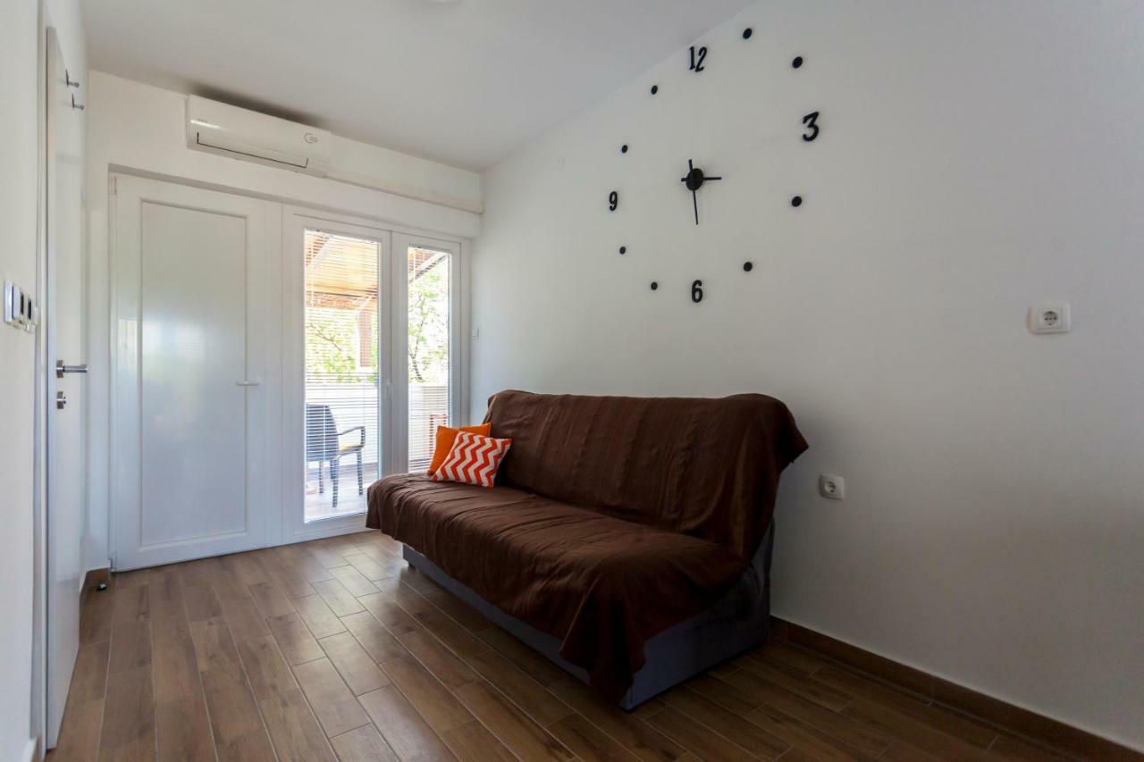 Apartment Hasanec By El-Pi Tours นยีวีเซ ภายนอก รูปภาพ